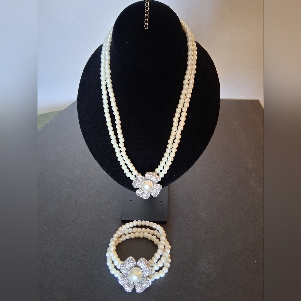 Vintage Women’s Faux Pearl Necklace Pendant Floral Statement 18” with bracelet